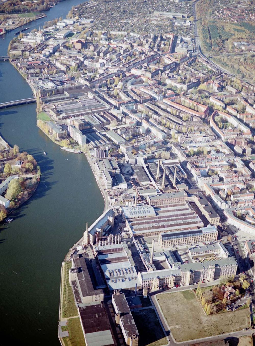 Berlin - Oberschöneweide from above - Industrie- und Wohngebiet Oberschöneweide.