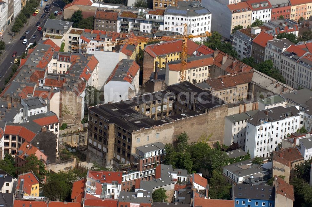 Berlin from the bird's eye view: View of an abandoned ruin in the Fehrbelliner Höfe in Berlin. An ensemble of founding period buldings, lofts and townhouses with gardens was going to be planned. This project has been put on ice, because of the US housing crisis