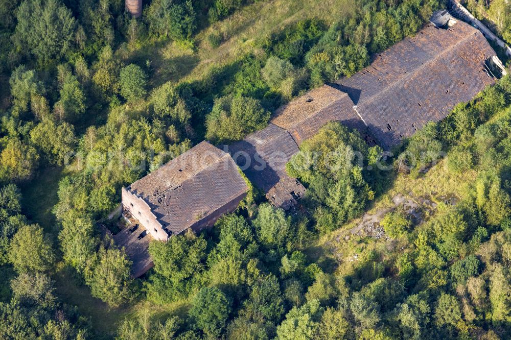 Aerial photograph Niederkrüchten - Industrial wasteland Falzziegelwerk Brimges & Co in Niederkruecheten on the street Brueggener Strasse in the federal state of North Rhine-Westphalia, Germany