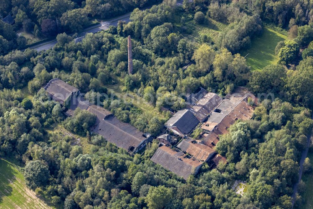 Niederkrüchten from above - Industrial wasteland Falzziegelwerk Brimges & Co in Niederkruecheten on the street Brueggener Strasse in the federal state of North Rhine-Westphalia, Germany