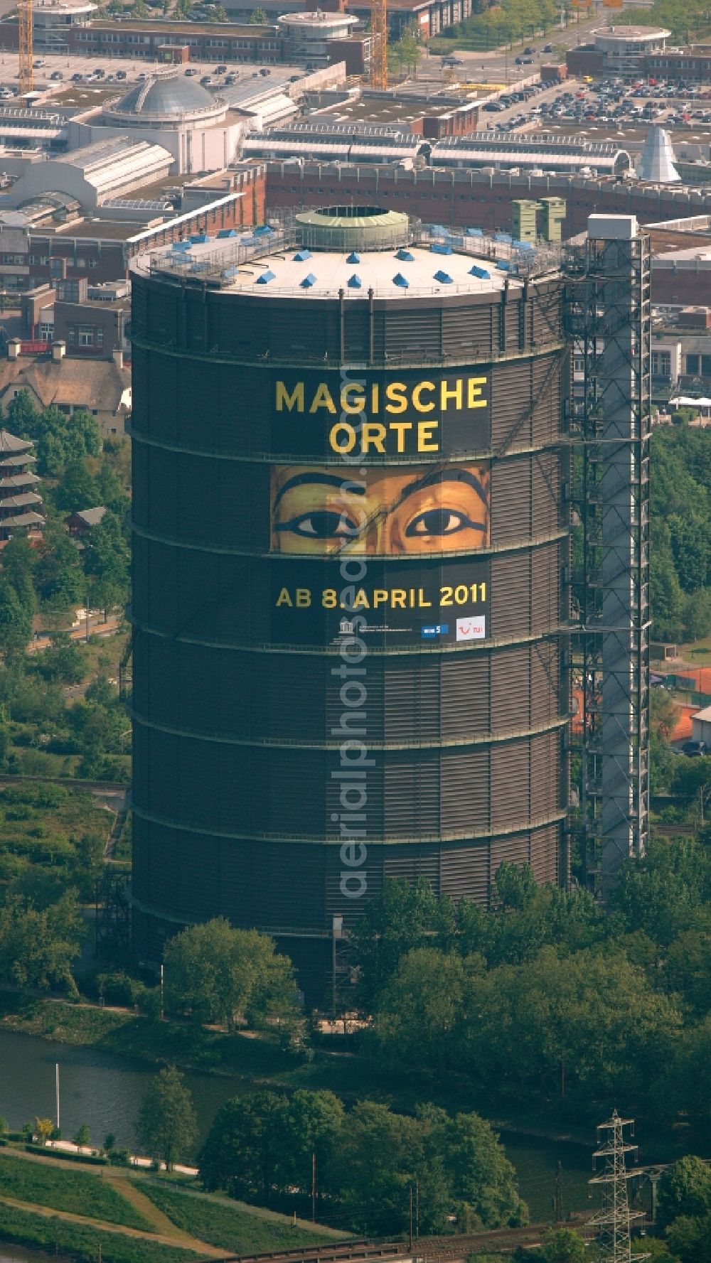 Aerial image Oberhausen - Gas tank serves as an industrial monument Gasometer Oberhausen Gmbh and an exhibition at the Arenastrasse in Oberhausen in North Rhine-Westphalia