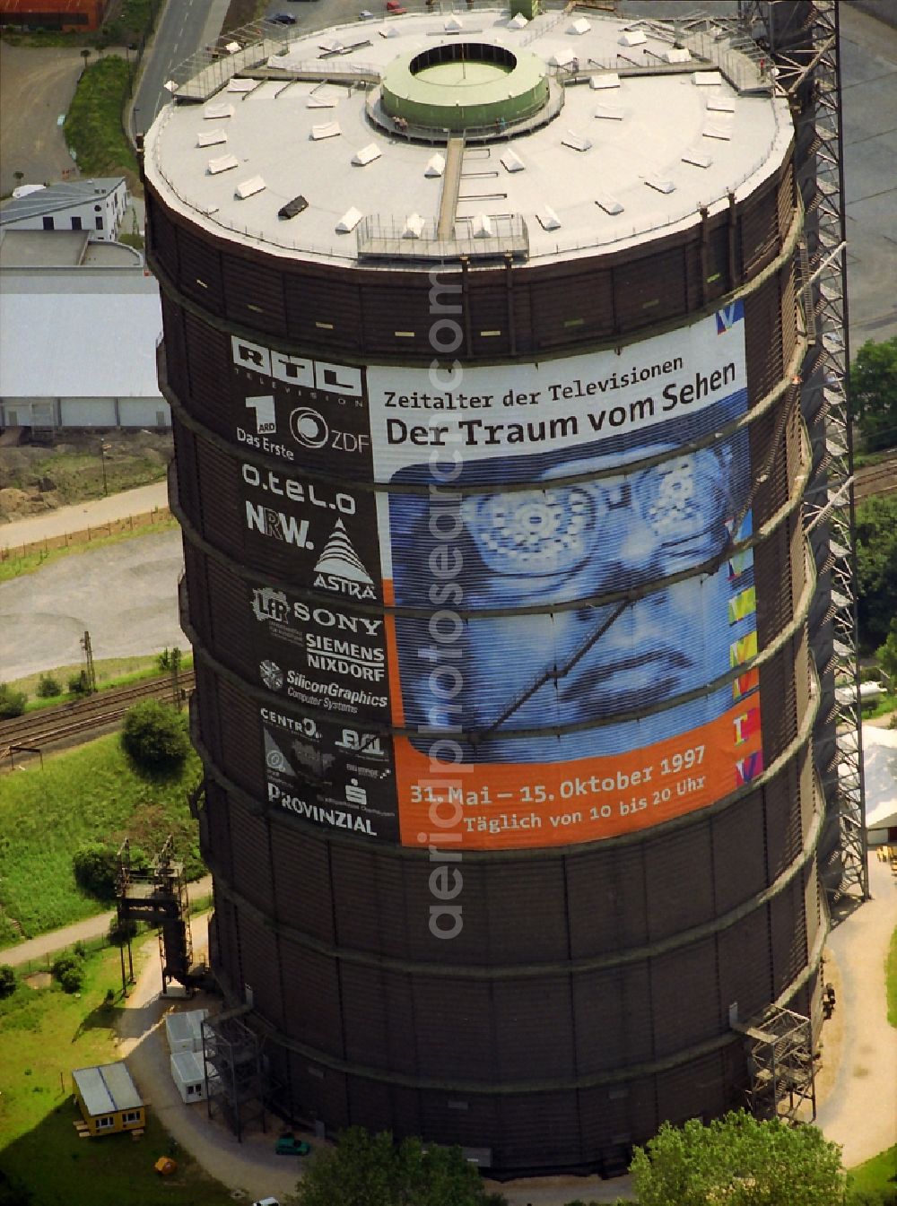 Aerial image Oberhausen - Gas tank serves as an industrial monument Gasometer Oberhausen Gmbh and an exhibition at the Arenastrasse in Oberhausen in North Rhine-Westphalia