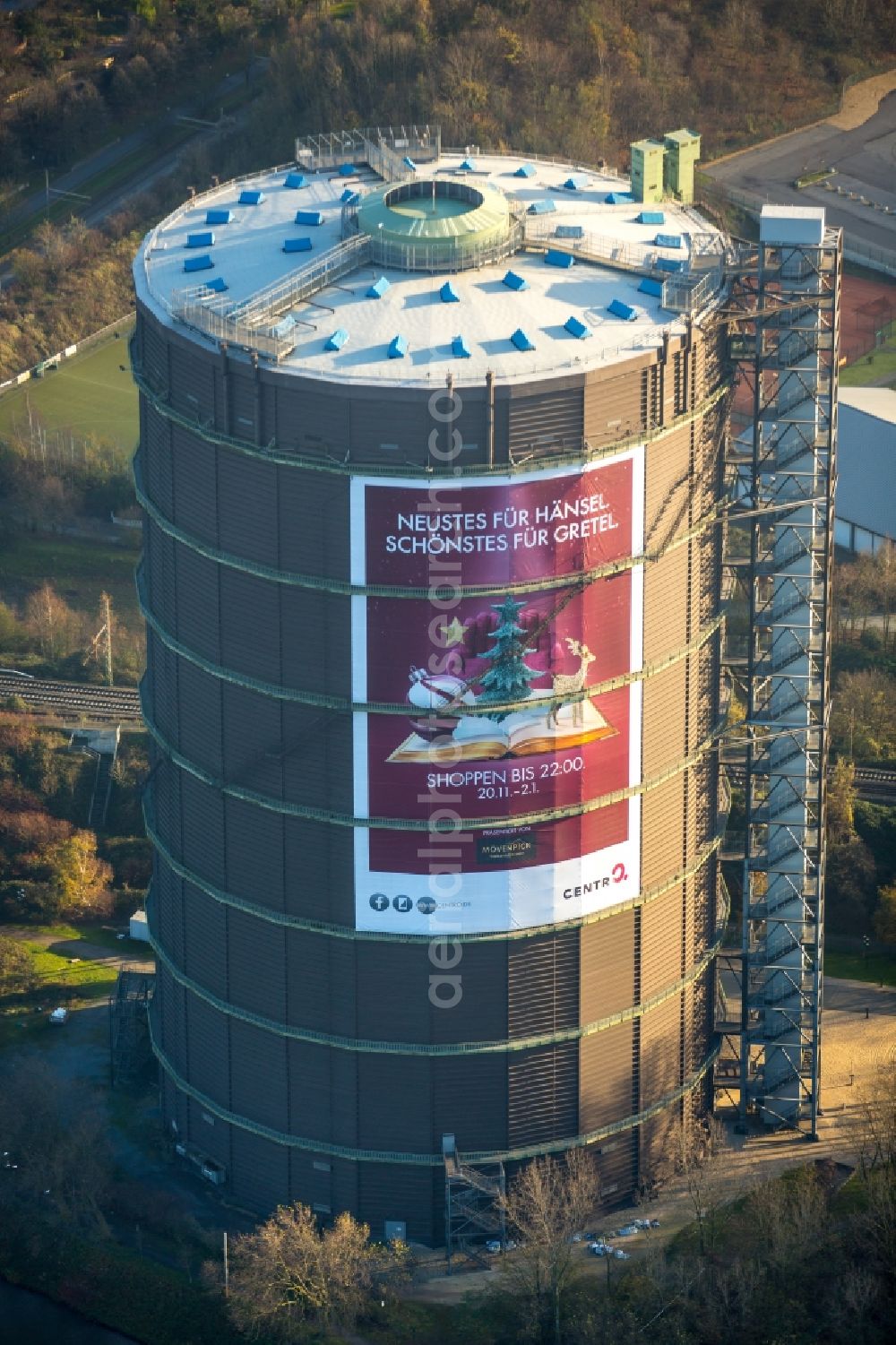 Aerial photograph Oberhausen - Gas tank serves as an industrial monument Gasometer Oberhausen Gmbh and an exhibition at the Arenastrasse in Oberhausen in North Rhine-Westphalia