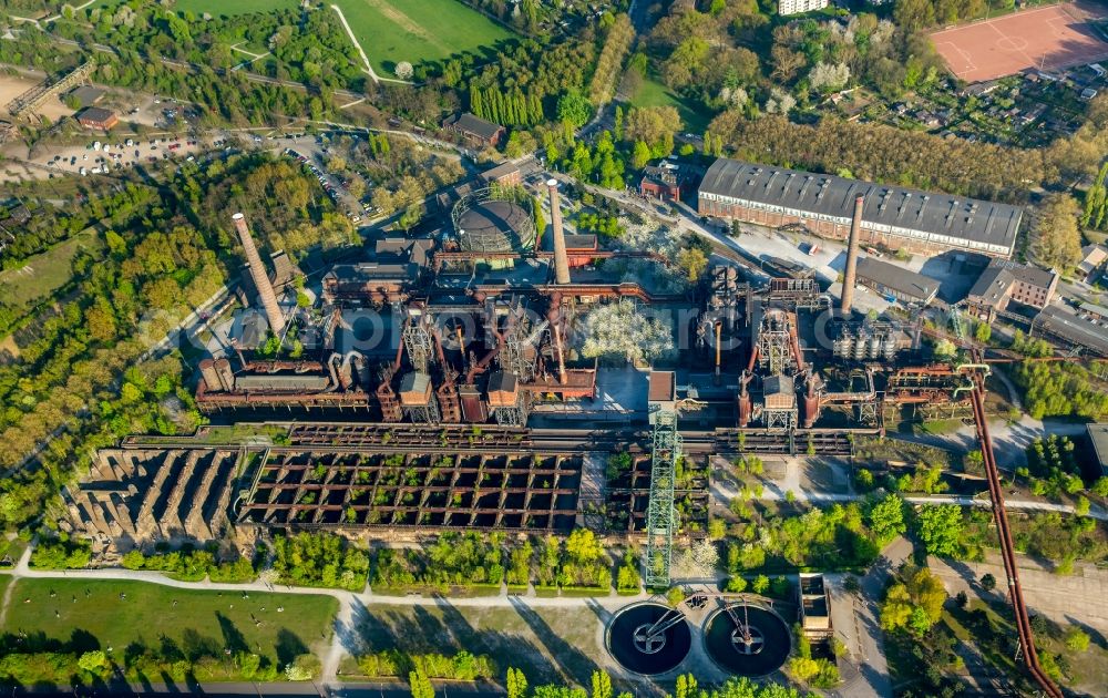 Duisburg from the bird's eye view: Tourist attraction of the industrial monument of power-ruhrgebiet GmbH in Duisburg in the state North Rhine-Westphalia