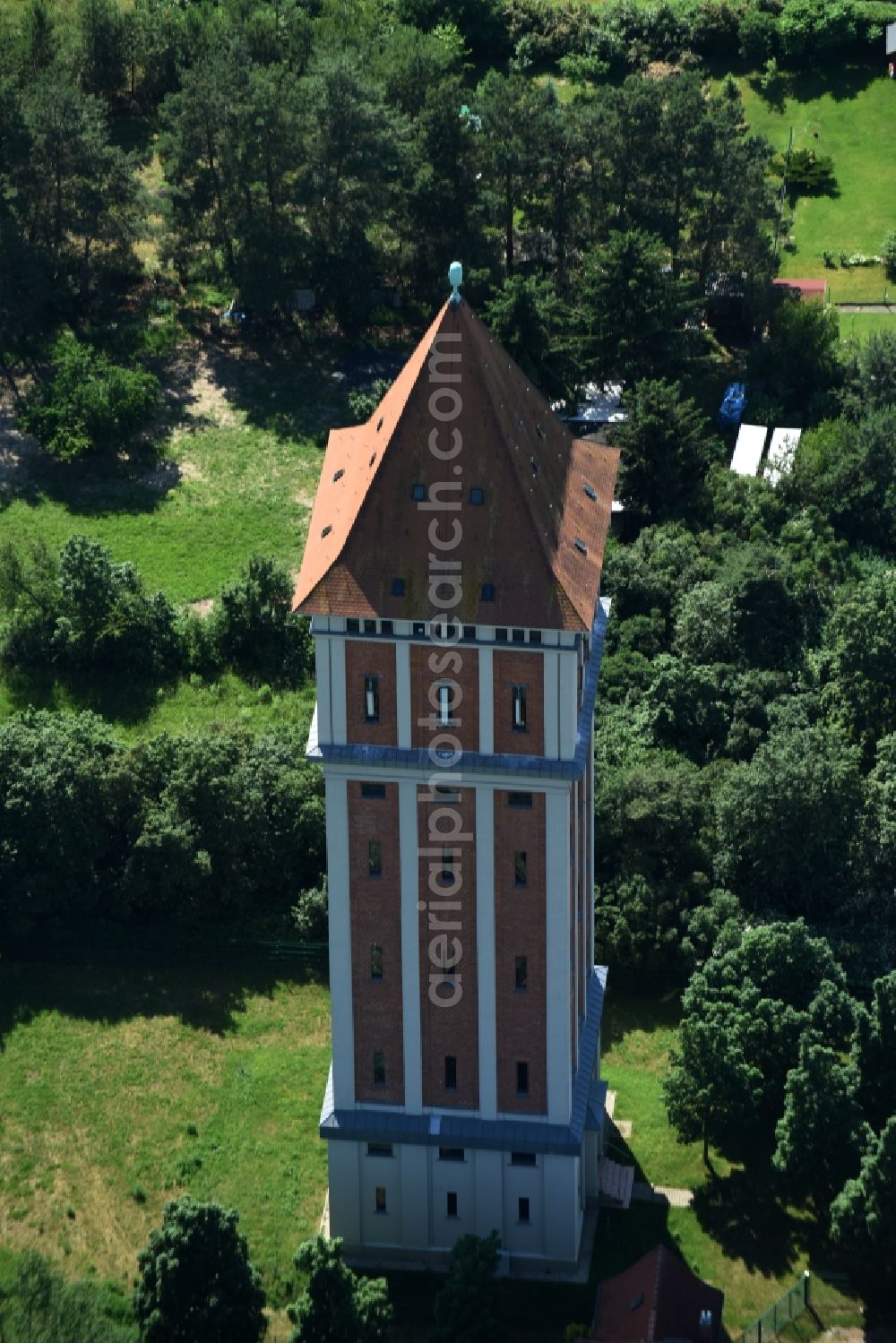 Aerial photograph Aken - Building of industrial monument water tower in Aken in the state Saxony-Anhalt