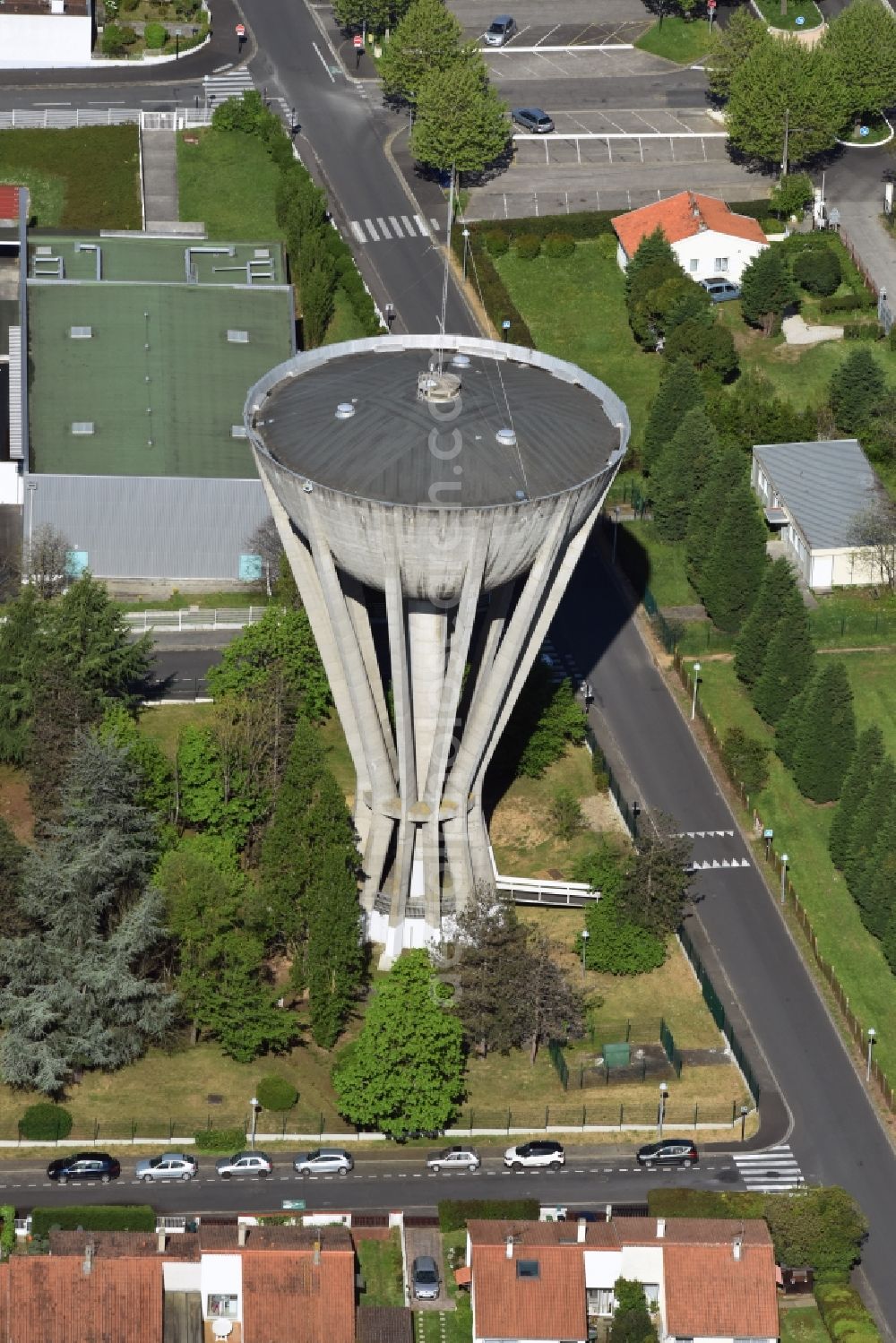 Artigues-pres-Bordeaux from the bird's eye view: Building of industrial monument water tower in Artigues-pres-Bordeaux in Aquitaine Limousin Poitou-Charentes, France