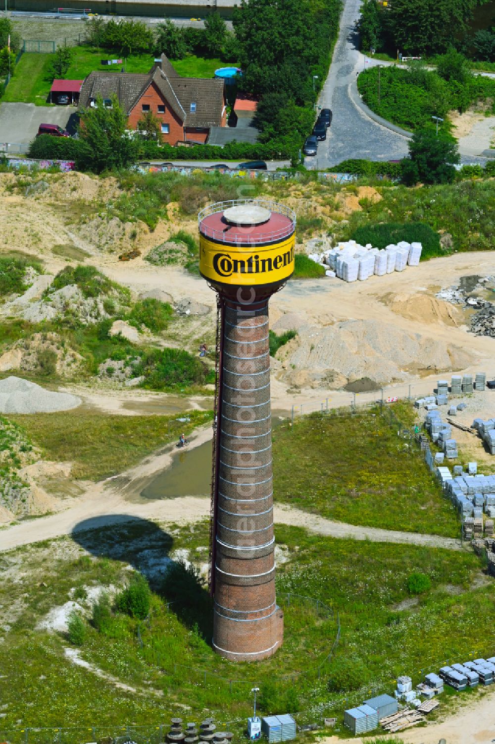 Aerial photograph Hannover - Building of industrial monument water tower Conti Turm on street Stockhardtweg in the district Limmer in Hannover in the state Lower Saxony, Germany