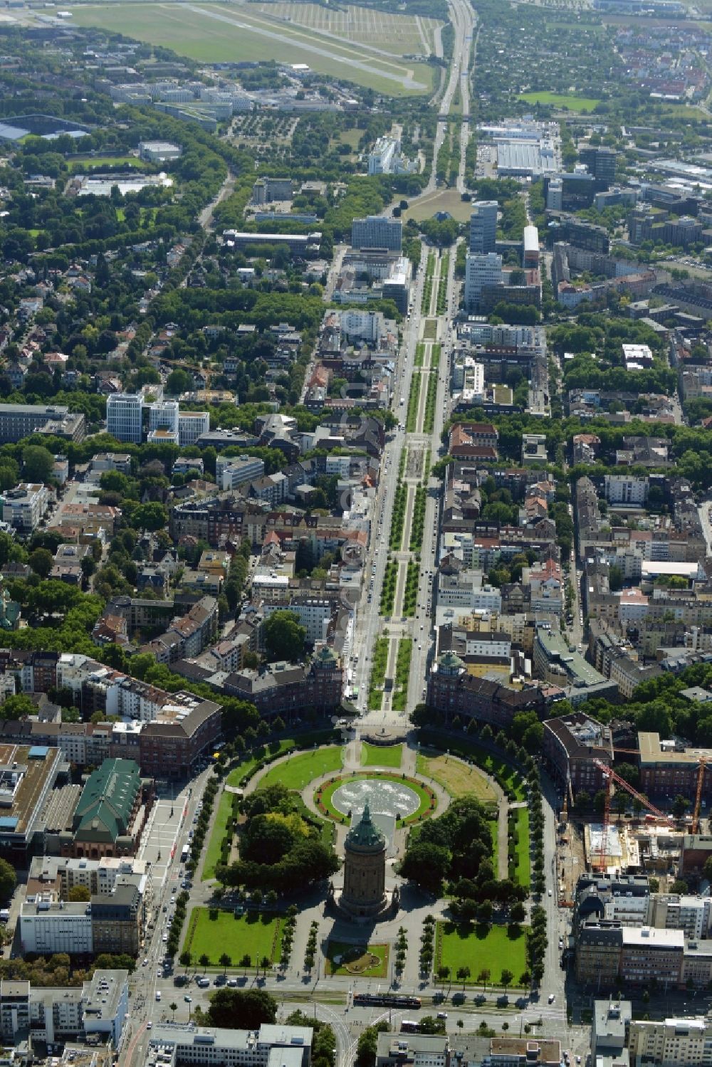 Aerial photograph Mannheim - Building of industrial monument water tower on place Friedrichsplatz in Mannheim in the state Baden-Wuerttemberg