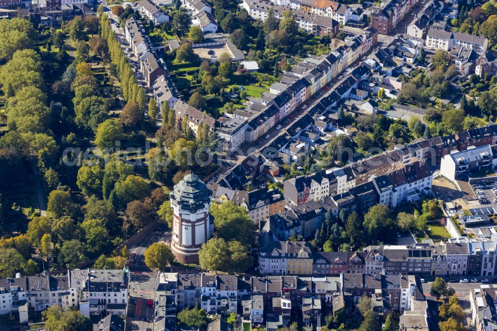 Aerial photograph Mönchengladbach - Building of the industrial monument water tower on Viersener Strasse in Moenchengladbach in the federal state of North Rhine-Westphalia, Germany