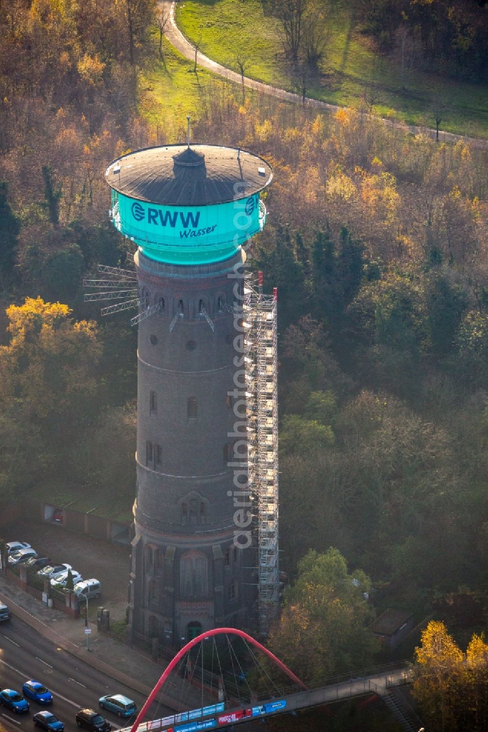 Aerial photograph Oberhausen - Building of industrial monument water tower in Oberhausen in the state North Rhine-Westphalia