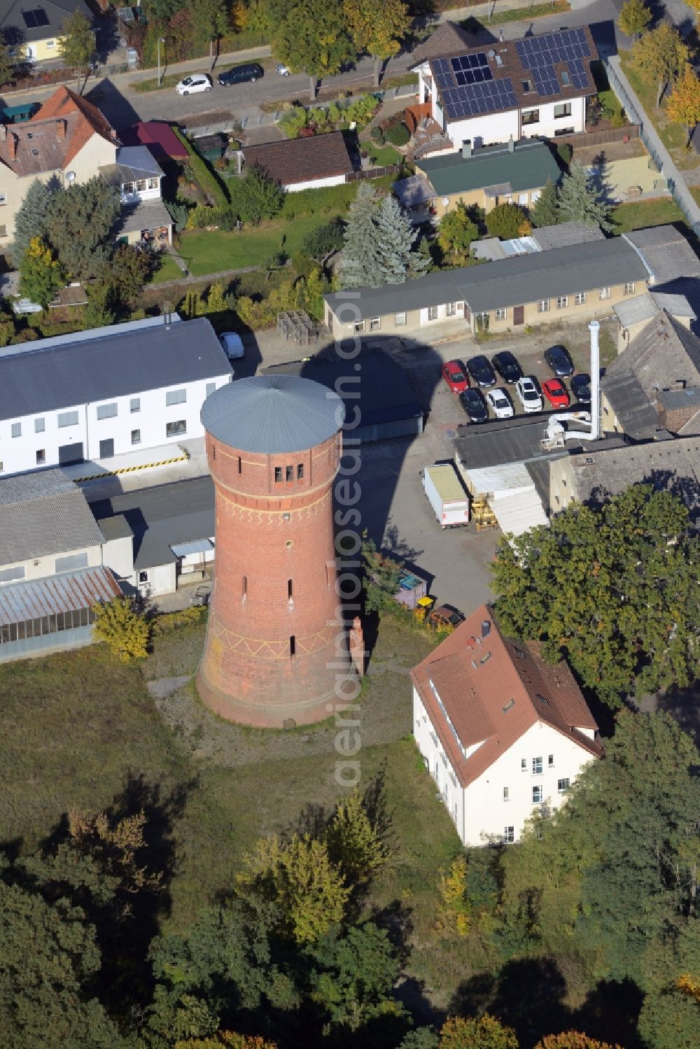 Aerial photograph Oranienburg - Building of industrial monument water tower at the Heidelberger Strasse in Oranienburg in the state Brandenburg