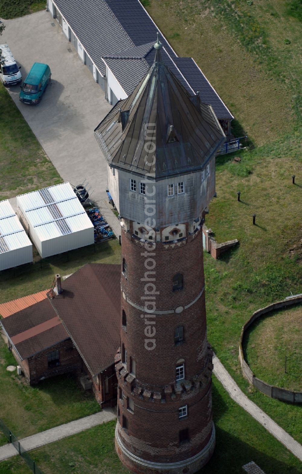 Zehdenick from the bird's eye view: Building of industrial monument water tower on Parkstrasse in Zehdenick in the state Brandenburg, Germany