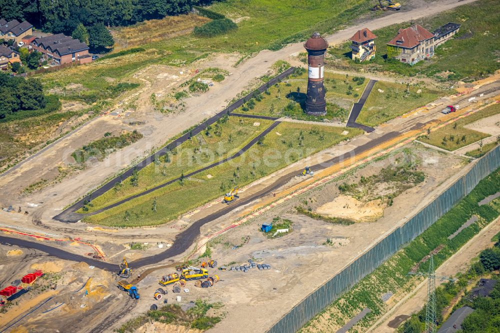 Aerial photograph Duisburg - Building of industrial monument water tower on Gelaende the formerly Rangierbahnhofes in the district Wedau in Duisburg at Ruhrgebiet in the state North Rhine-Westphalia, Germany