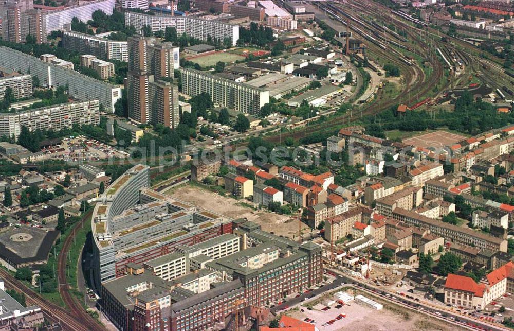 Berlin - Lichtenberg from the bird's eye view: Industriegebiet am Bahnhof Ostkreuz.