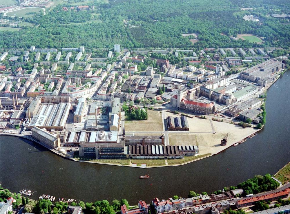 Aerial photograph Berlin - Schöneweide - Industriegebiet Berlin - Oberschöneweide an der Spree.