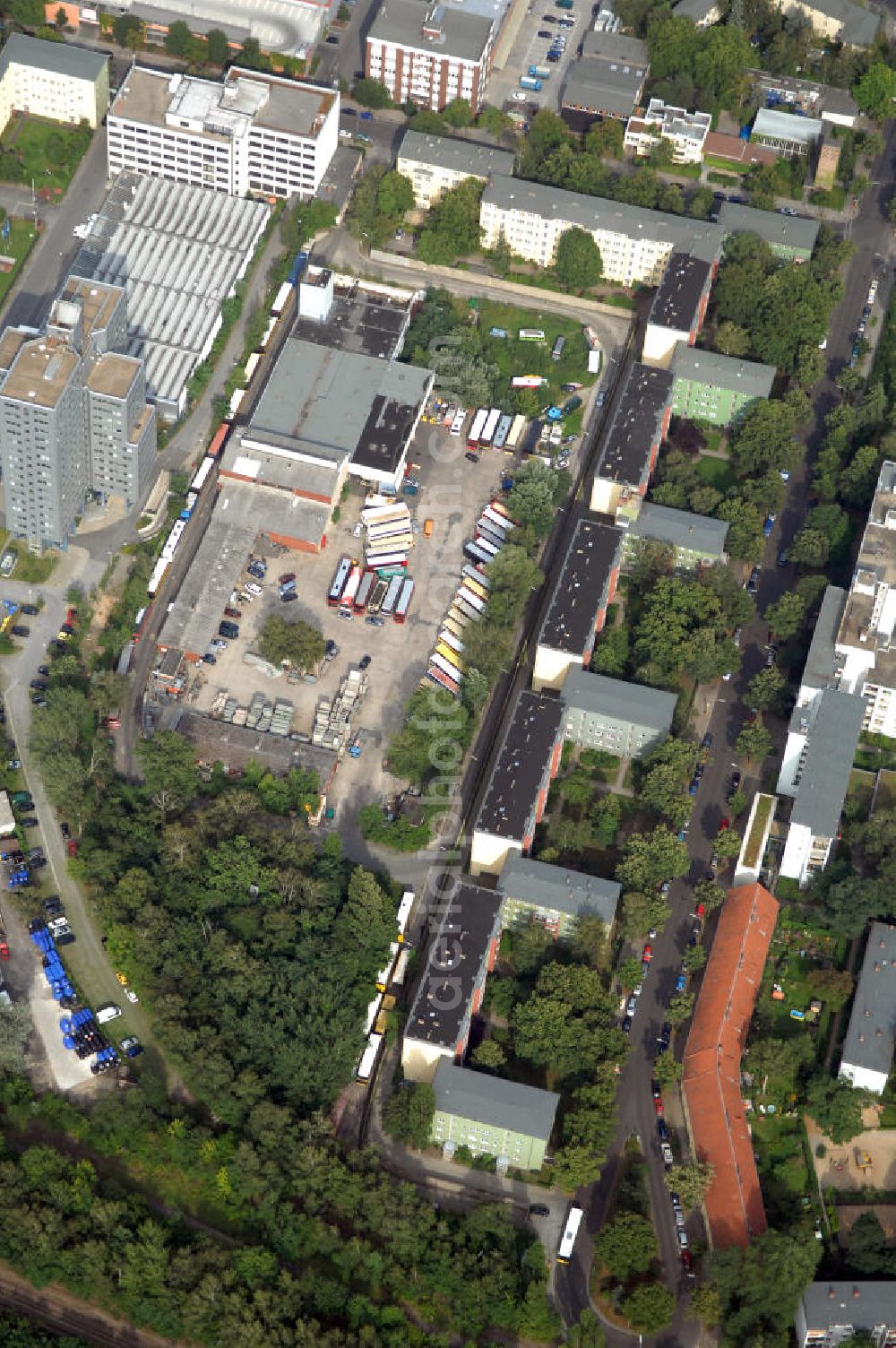 Aerial photograph Berlin - Blick auf das Industriegebiet an der Bessemerstraße , Eythstraße in Berlin-Tempelhof. Eine Immobilie der HVB Immobilien AG.