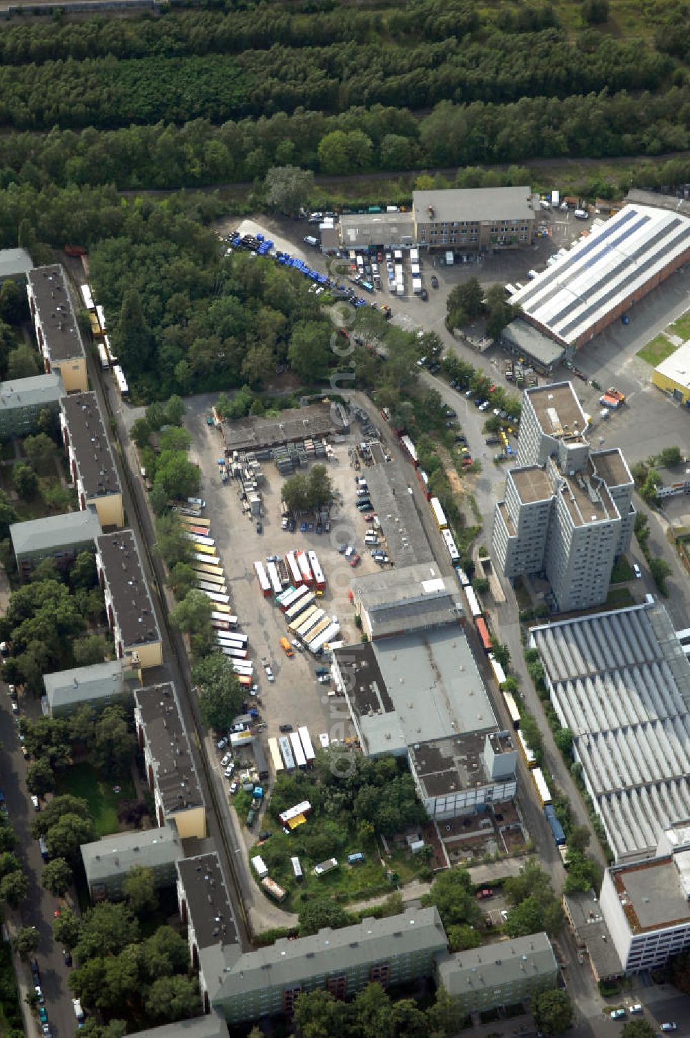 Berlin from above - Blick auf das Industriegebiet an der Bessemerstraße , Eythstraße in Berlin-Tempelhof. Eine Immobilie der HVB Immobilien AG.