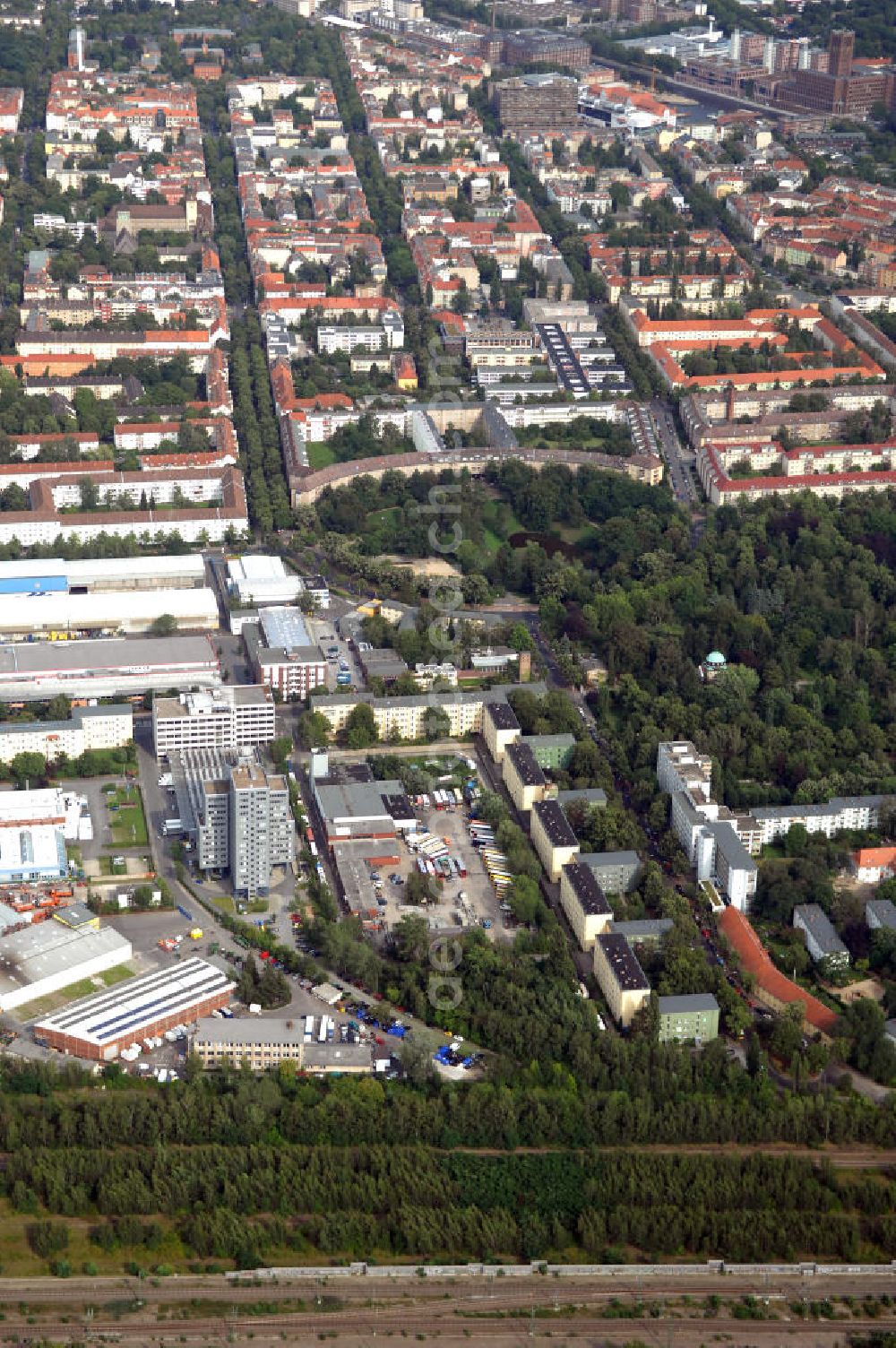 Berlin from above - Blick auf das Industriegebiet an der Bessemerstraße , Eythstraße in Berlin-Tempelhof. Eine Immobilie der HVB Immobilien AG.