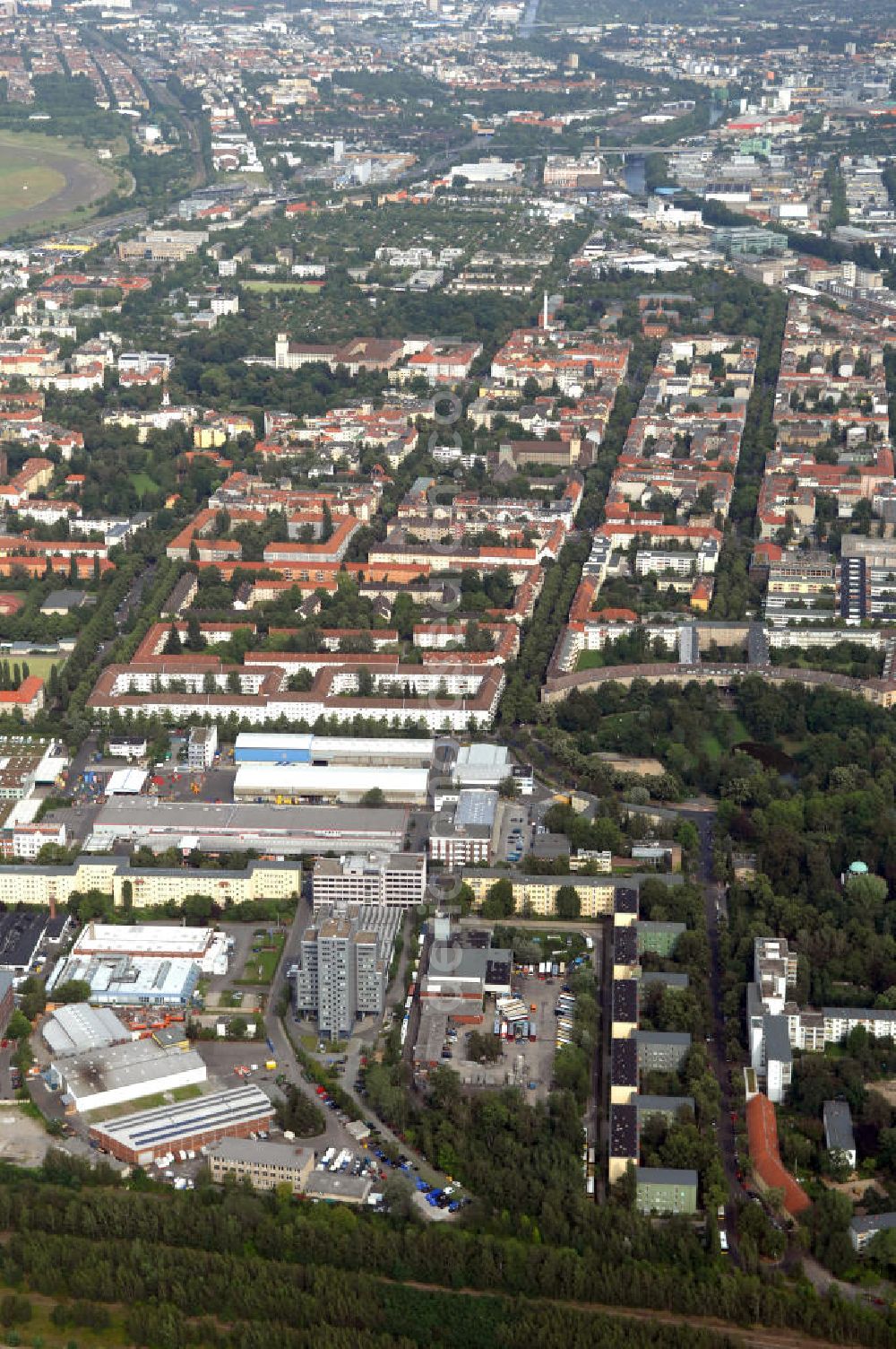 Aerial image Berlin - Blick auf das Industriegebiet an der Bessemerstraße , Eythstraße in Berlin-Tempelhof. Eine Immobilie der HVB Immobilien AG.