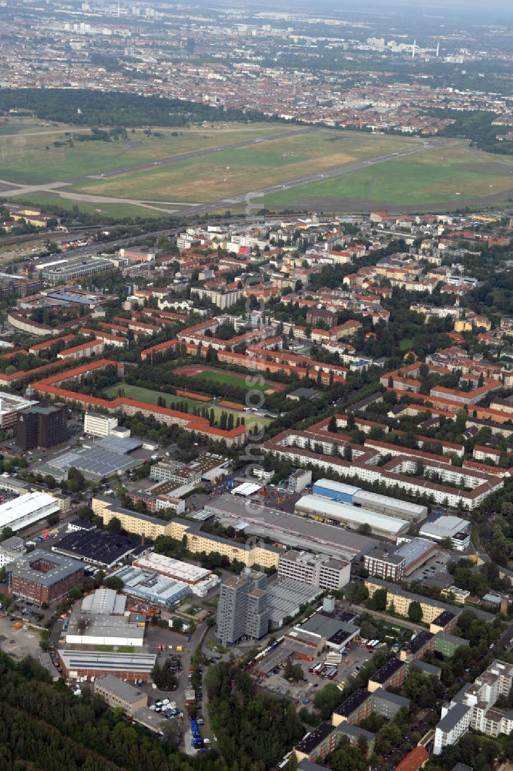 Berlin from above - Blick auf das Industriegebiet an der Bessemerstraße , Eythstraße in Berlin-Tempelhof. Eine Immobilie der HVB Immobilien AG.