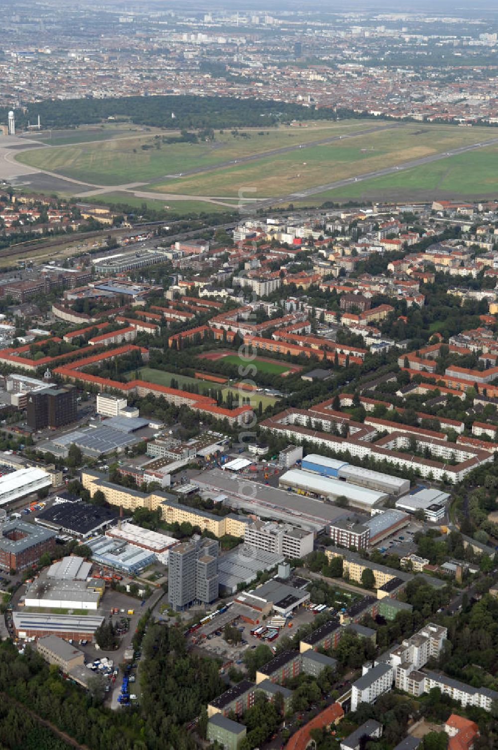 Berlin from the bird's eye view: Blick auf das Industriegebiet an der Bessemerstraße , Eythstraße in Berlin-Tempelhof. Eine Immobilie der HVB Immobilien AG.