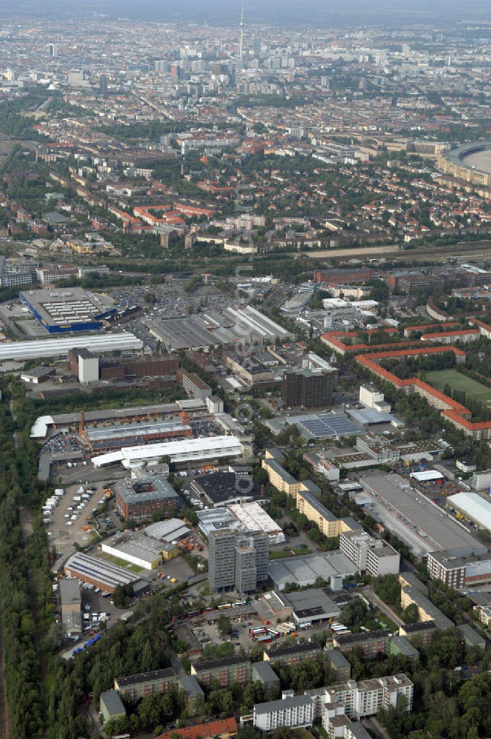 Berlin from the bird's eye view: Blick auf das Industriegebiet an der Bessemerstraße , Eythstraße in Berlin-Tempelhof. Eine Immobilie der HVB Immobilien AG.