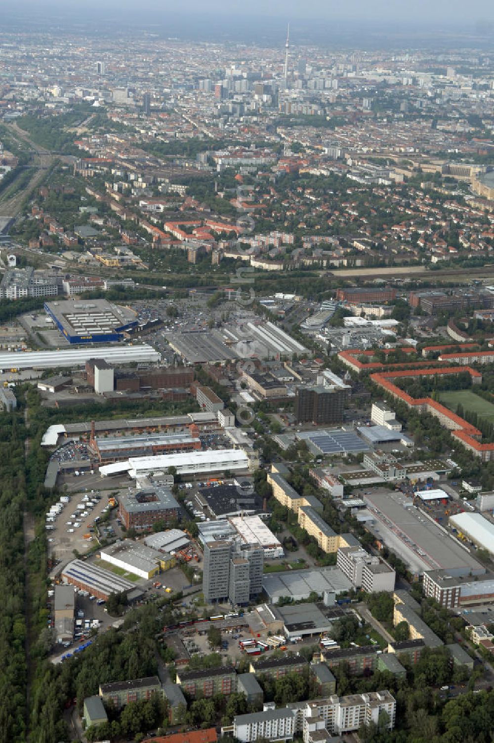 Aerial image Berlin - Blick auf das Industriegebiet an der Bessemerstraße , Eythstraße in Berlin-Tempelhof. Eine Immobilie der HVB Immobilien AG.