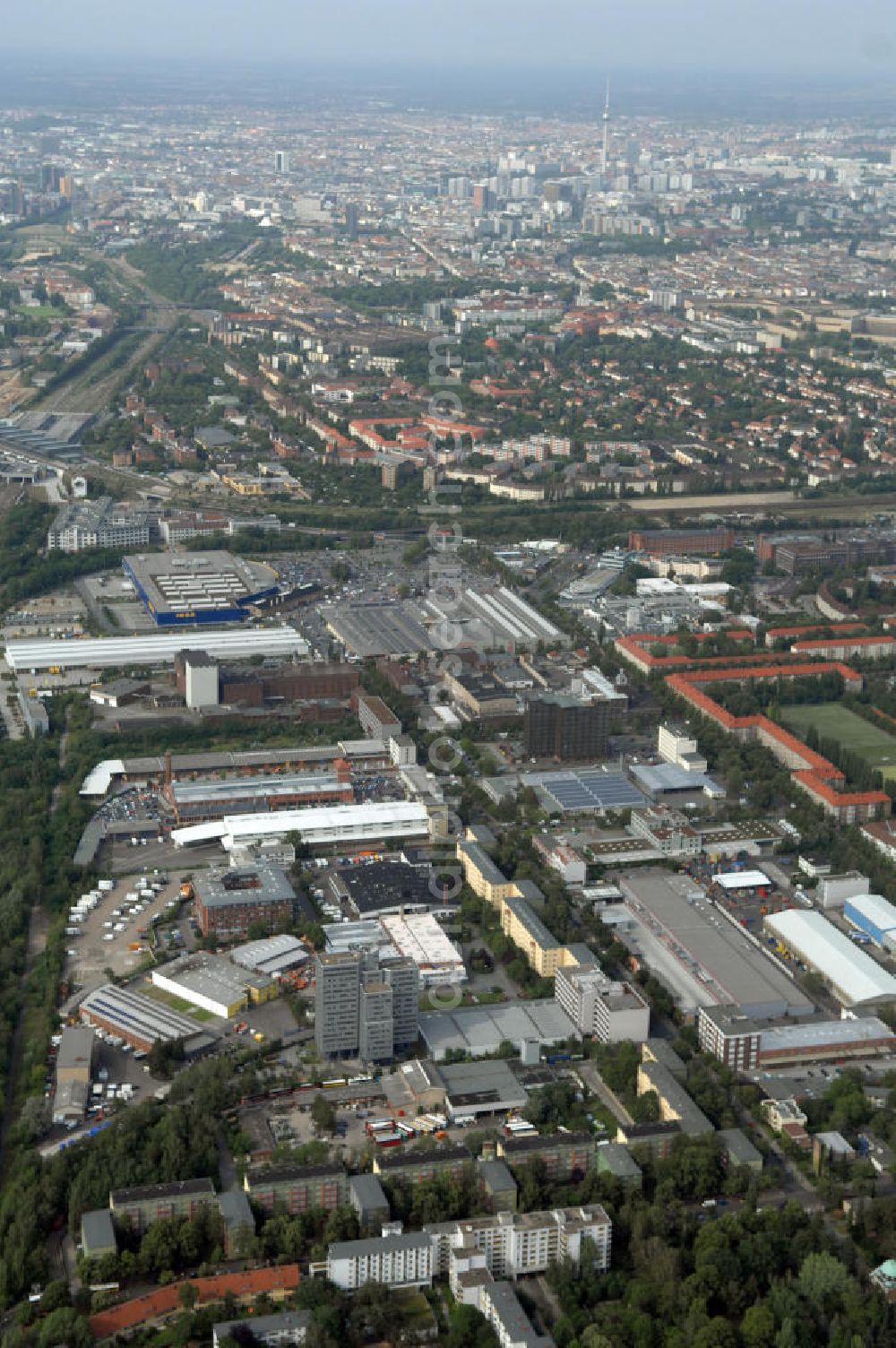 Aerial photograph Berlin - Blick auf das Industriegebiet an der Bessemerstraße , Eythstraße in Berlin-Tempelhof. Eine Immobilie der HVB Immobilien AG.