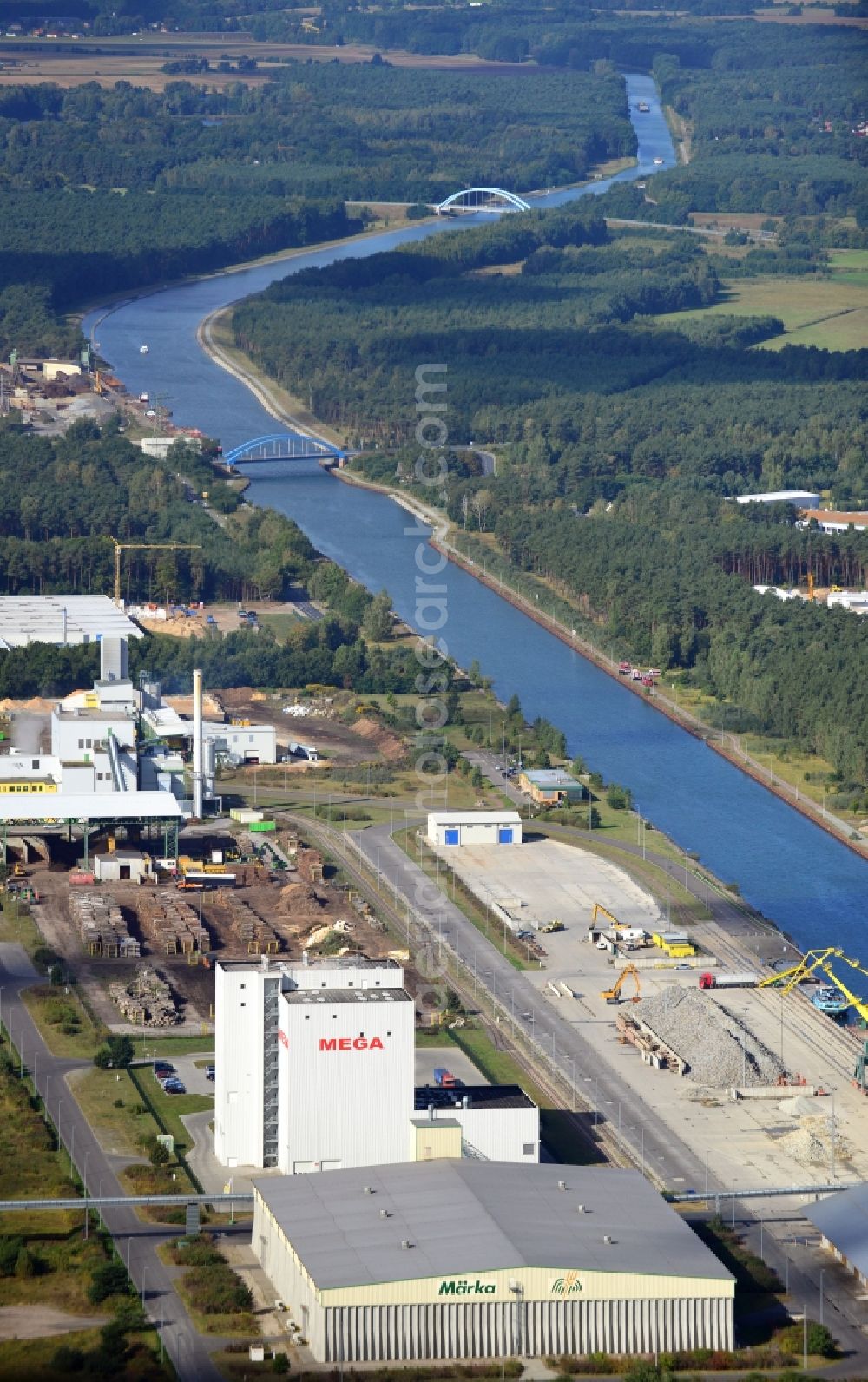 Aerial image Eberswalde - Industrial area in the inland port in the city of Eberswalde Forestry on the banks of the Oder-Havel Canal in Brandenburg. In the image of the company branch Howee GmbH, HOKAWE GmbH, the DBD GmbH, a grain warehouse with conveyor bridge and a logistics center