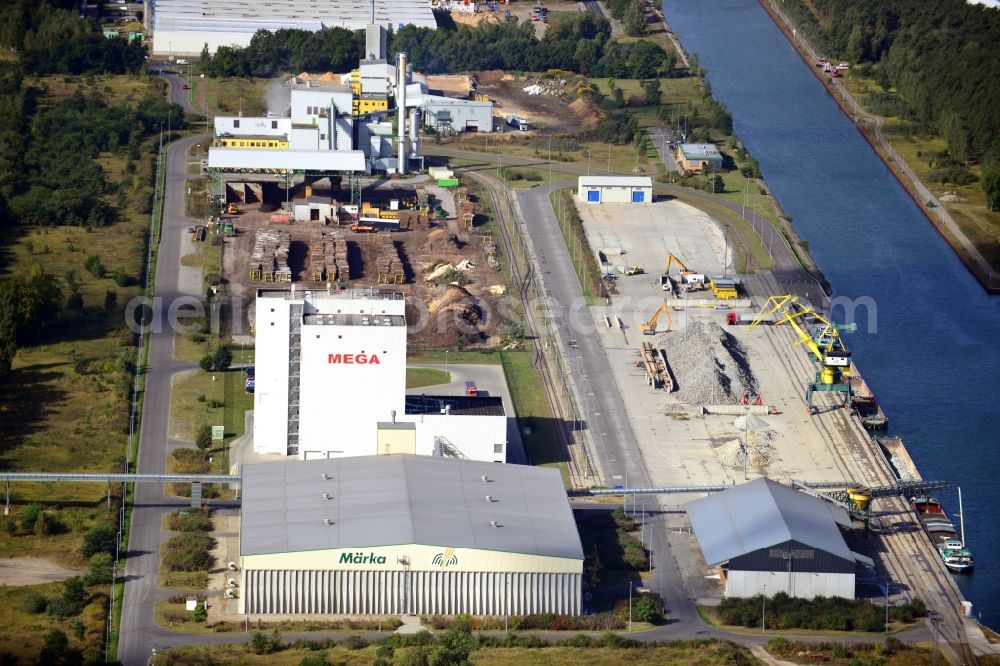 Eberswalde from above - Industrial area in the inland port in the city of Eberswalde Forestry on the banks of the Oder-Havel Canal in Brandenburg. In the image of the company branch Howee GmbH, HOKAWE GmbH, the DBD GmbH, a grain warehouse with conveyor bridge and a logistics center