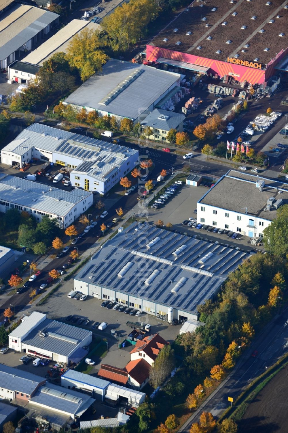 Aerial photograph Berlin - View of the industrial area of Darßer bow in Berlin Weissensee. In the picture, the building of the service center BZW