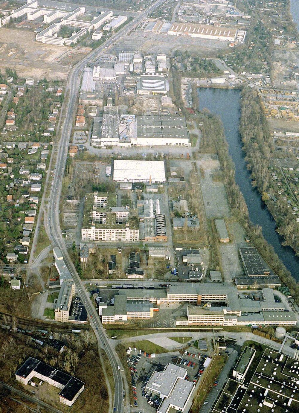 Aerial photograph Berlin - Lichterfelde - Industriegebiet an der Goerzallee in Berlin - Lichterfelde.