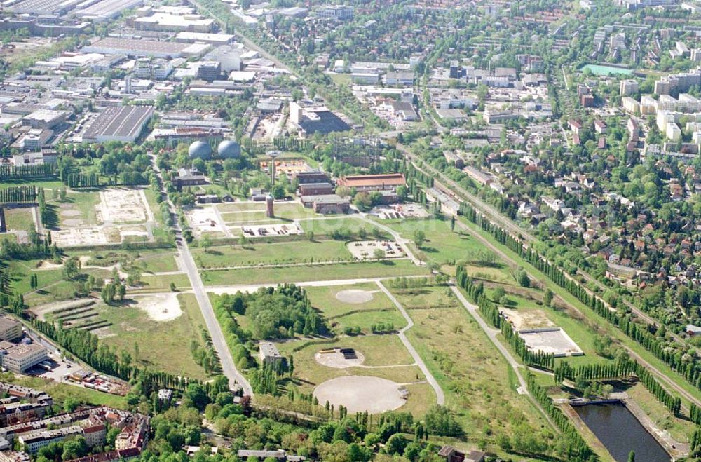 Berlin / Mariendorf from the bird's eye view: Industriegebiet am Hafen Mariendorf. Ort: Berlin Datum: 05.05.03