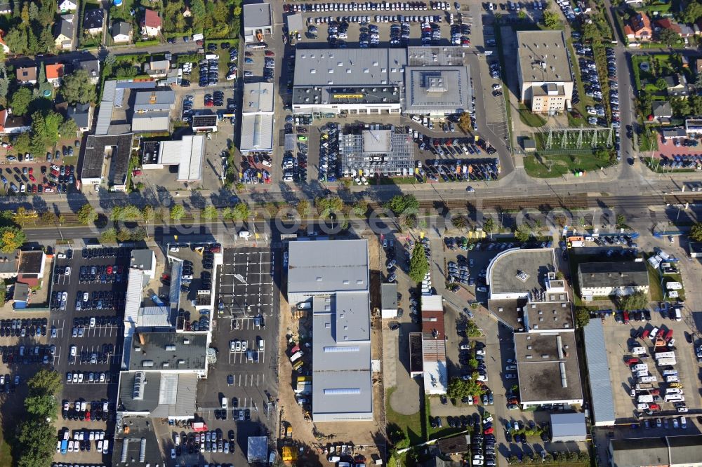 Berlin from the bird's eye view: View at the möbus - group area Hansastraße in the district Weissensee in Berlin. Here are among others several car dealers, workshops and an inspection workshop of the DEKRA located