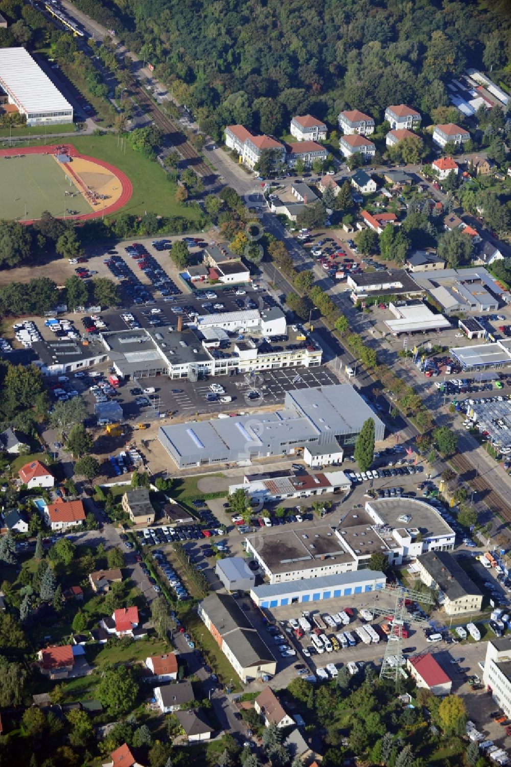 Berlin from the bird's eye view: View at the möbus - group area Hansastraße in the district Weissensee in Berlin. Here are among others several car dealers, workshops and an inspection workshop of the DEKRA located