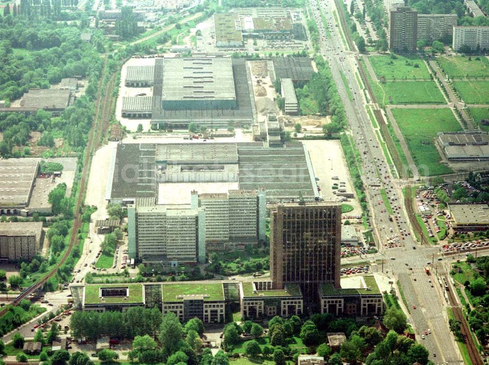 Berlin - Lichtenberg from above - Industriegebiet an der Landsberger Allee in Berlin - Lichtenberg - Ecke Rhinstraße