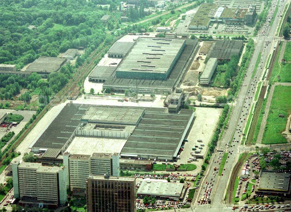 Berlin - Lichtenberg from the bird's eye view: Industriegebiet an der Landsberger Allee in Berlin - Lichtenberg - Ecke Rhinstraße