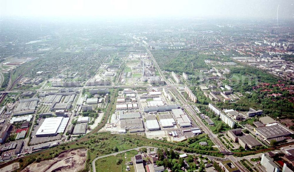 Berlin - Marzahn from the bird's eye view: Industriegebiet Lichtenberg mit dem Werksgelände der HEIDENHAIN-MICROPRINT GmbH an der Rhinstraße 134 in 12681 BERLIN, Tel.: 030 54705104.