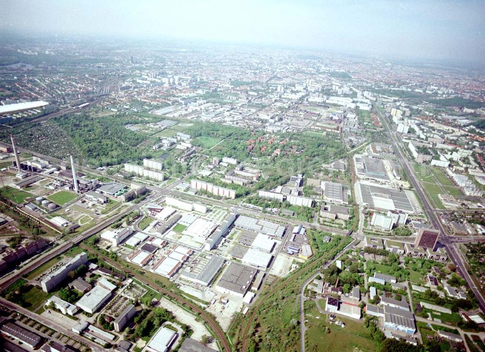 Berlin - Marzahn from the bird's eye view: Industriegebiet Marzahn mit dem Werksgelände der HEIDENHAIN-MICROPRINT GmbH an der Rhinstraße 134 in 12681 BERLIN, Tel.: 030 54705104.