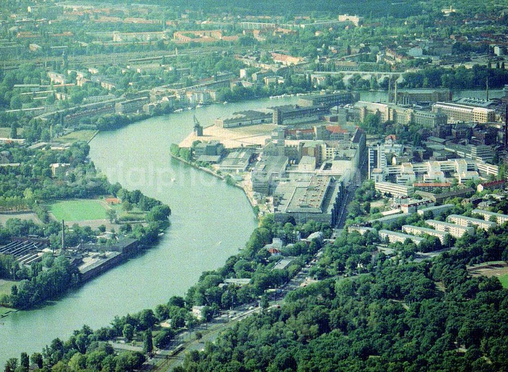 Berlin - Oberschöneweide from above - Industriegebiet Oberschöneweide in Berlin - Schöneweide.