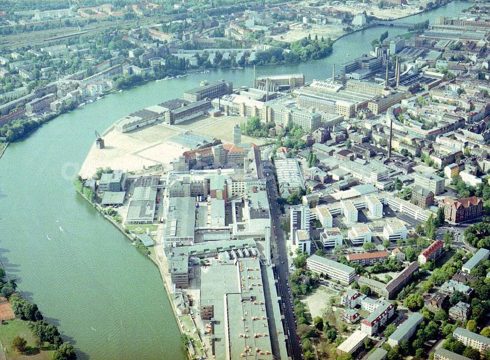 Berlin - Oberschöneweide from the bird's eye view: Industriegebiet Oberschöneweide in Berlin - Schöneweide.