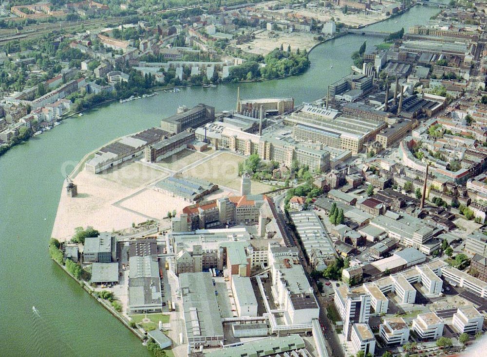 Aerial image Berlin - Oberschöneweide - Industriegebiet Oberschöneweide in Berlin - Schöneweide.