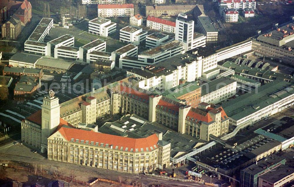 Berlin - Schöneweide from the bird's eye view: Industriegebiet Oberschöneweide mit dem Gelände des ehemaligen Werkes für Fernsehelektronik / SAMSUNG.