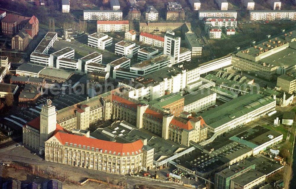 Aerial image Berlin - Schöneweide - Industriegebiet Oberschöneweide mit dem Gelände des ehemaligen Werkes für Fernsehelektronik / SAMSUNG.