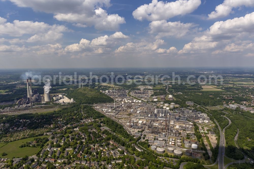 Aerial photograph Gelsenkirchen - Industrial area and manufacturing base of Ruhr Oel GmbH Sabic in the Buer district of Gelsenkirchen in North Rhine-Westphalia