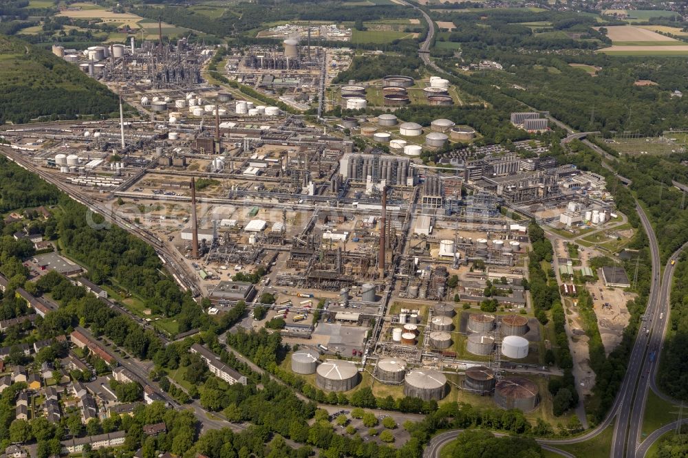 Gelsenkirchen from above - Industrial area and manufacturing base of Ruhr Oel GmbH Sabic in the Buer district of Gelsenkirchen in North Rhine-Westphalia