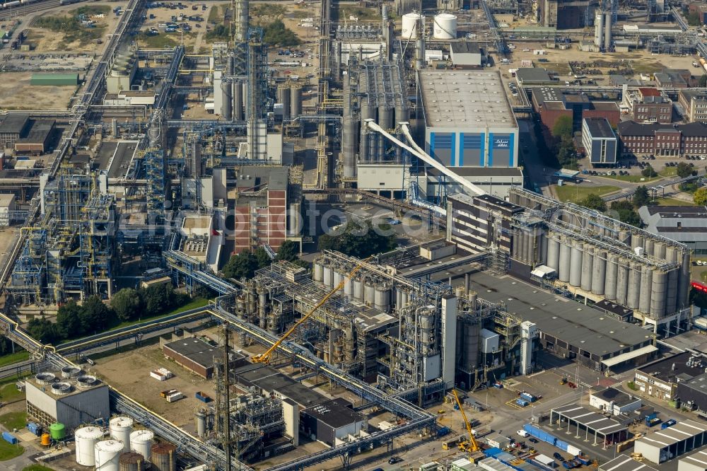 Gelsenkirchen from the bird's eye view: Industrial area and manufacturing base of Ruhr Oel GmbH Sabic in the Buer district of Gelsenkirchen in North Rhine-Westphalia