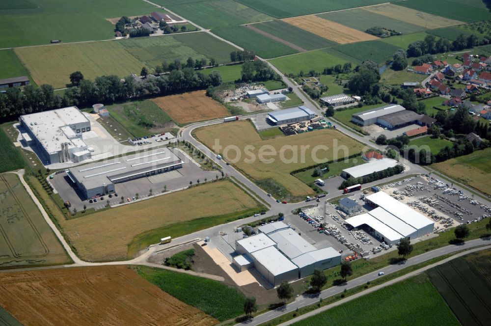 Leipheim from above - Industrie- und Gewerbeflächen im Industriegebiet Spinnmähder in Leipheim / Bayern. Vermietung / Verwaltung: Unternehmensgruppe Markus Gerold, An der Vaerstbrücke 1, 59425 Unna, Tel. +49(0)2303 25036-26, Fax +49(0)2303 25036-27, E-Mail: info@markus-gerold.de