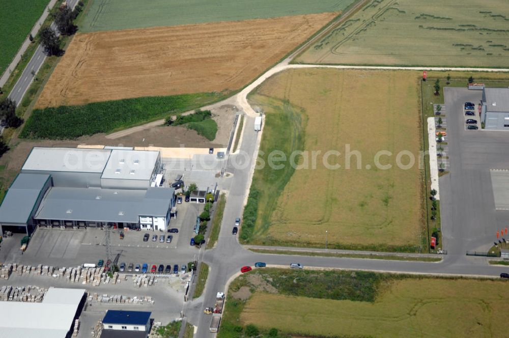 Leipheim from the bird's eye view: Industrie- und Gewerbeflächen im Industriegebiet Spinnmähder in Leipheim / Bayern. Vermietung / Verwaltung: Unternehmensgruppe Markus Gerold, An der Vaerstbrücke 1, 59425 Unna, Tel. +49(0)2303 25036-26, Fax +49(0)2303 25036-27, E-Mail: info@markus-gerold.de