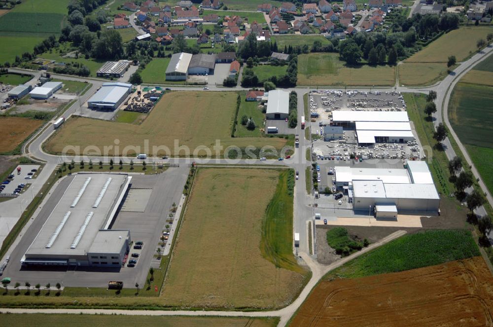 Leipheim from above - Industrie- und Gewerbeflächen im Industriegebiet Spinnmähder in Leipheim / Bayern. Vermietung / Verwaltung: Unternehmensgruppe Markus Gerold, An der Vaerstbrücke 1, 59425 Unna, Tel. +49(0)2303 25036-26, Fax +49(0)2303 25036-27, E-Mail: info@markus-gerold.de